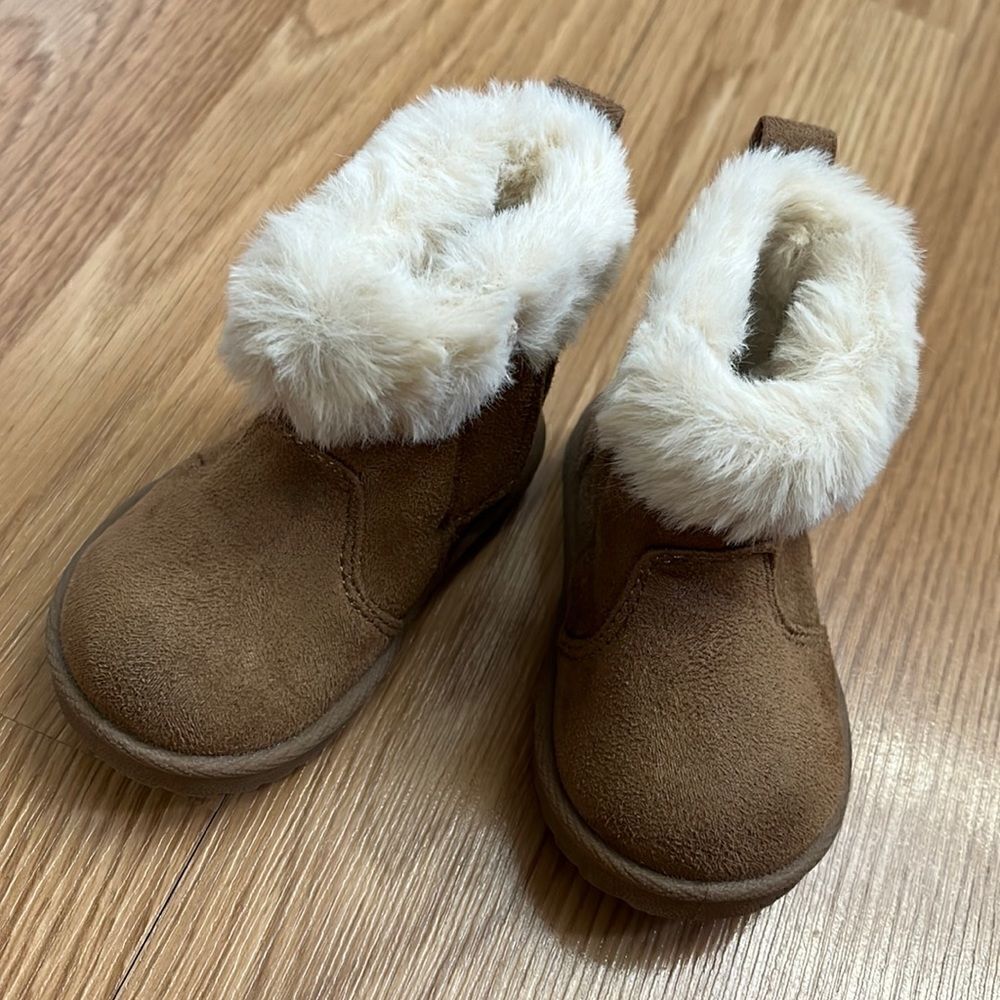 Baby Girls Size 3 Fur Boots with Side Velcro